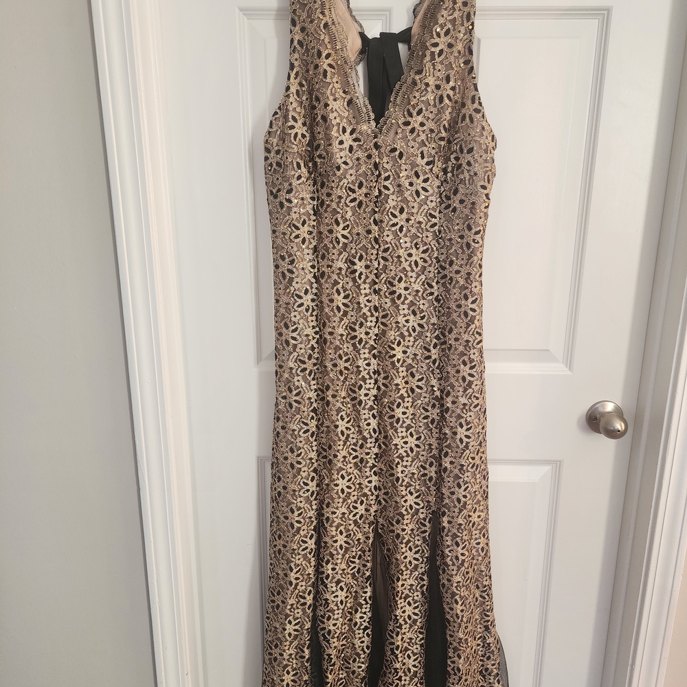 Chic Floral Lace Maxi Dress